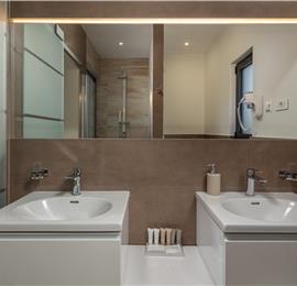 4 Bedroom Villa with Salt Water Pool, Private mini golf course and Rooftop Terrace near Opatija, Sleeps 8